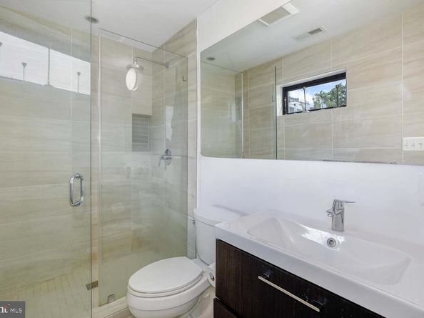 706 16TH Street NE A, Washington DC 20002