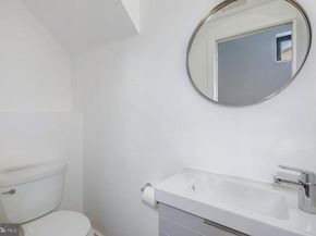 706 16TH Street NE A, Washington DC 20002