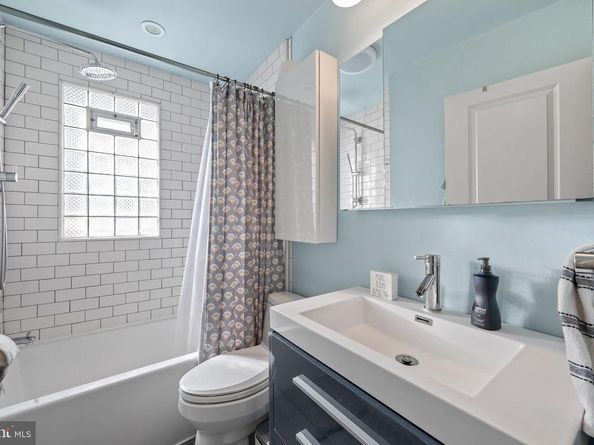 2557 Sepviva Street, Philadelphia PA 19125