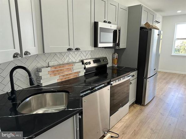2215 N 10TH Street, Philadelphia PA 19133