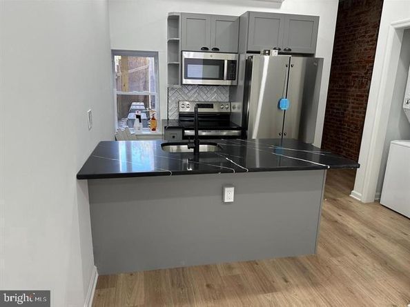 2215 N 10TH Street, Philadelphia PA 19133