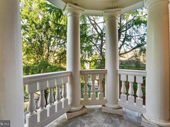 1480 Evans Farm Drive 202, Mclean VA 22101