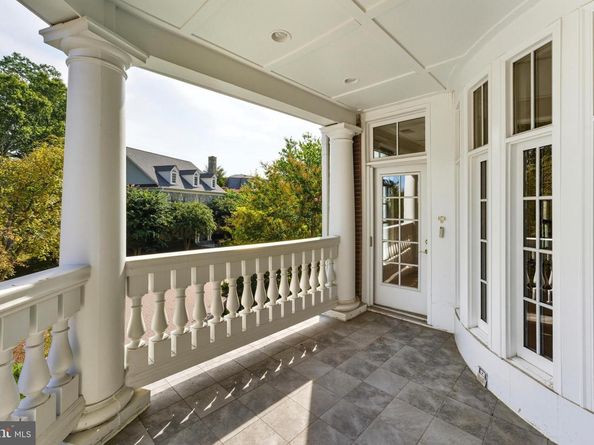1480 Evans Farm Drive 202, Mclean VA 22101
