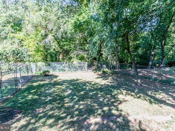 905 W Poplar Road, Sterling VA 20164
