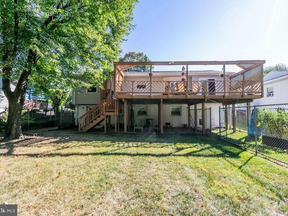 905 W Poplar Road, Sterling VA 20164