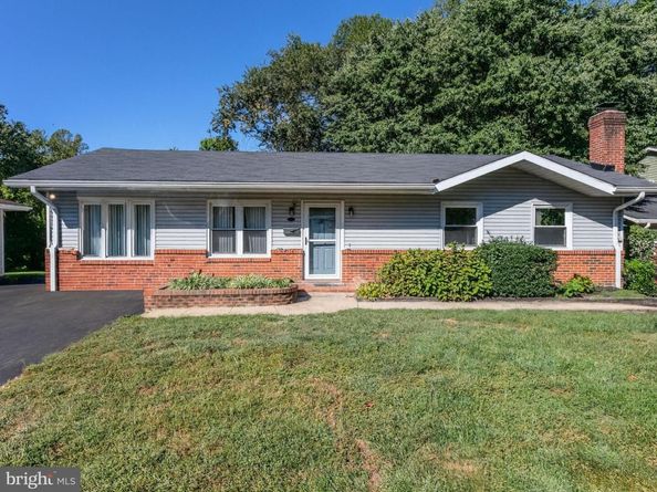 905 W Poplar Road, Sterling VA 20164