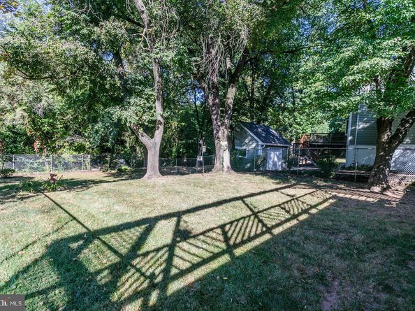 905 W Poplar Road, Sterling VA 20164