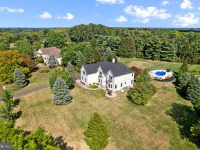 2 Old Barn Court, Newtown PA 18940