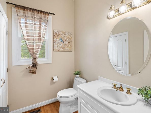 2 Old Barn Court, Newtown PA 18940