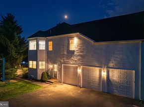 2 Old Barn Court, Newtown PA 18940