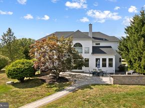 2 Old Barn Court, Newtown PA 18940