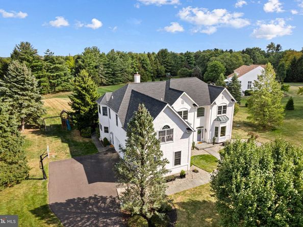 2 Old Barn Court, Newtown PA 18940