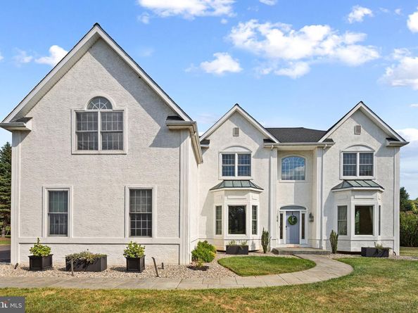2 Old Barn Court, Newtown PA 18940