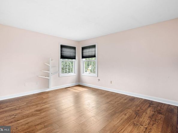 2 Old Barn Court, Newtown PA 18940