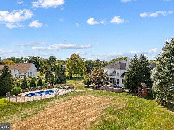2 Old Barn Court, Newtown PA 18940