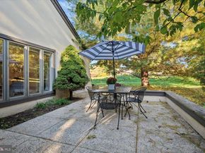 3 Hounds Run Lane, Blue Bell PA 19422