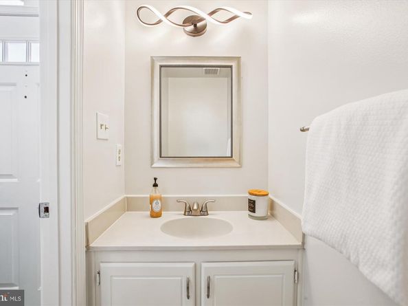 2757 Stone Hollow Drive, Vienna VA 22180