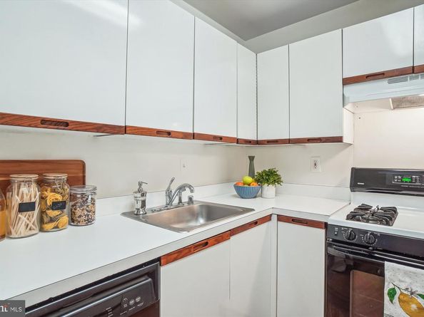 4977 Battery Lane 1319, Bethesda MD 20814
