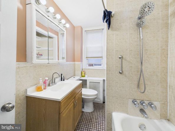4073 Ford Road, Philadelphia PA 19131
