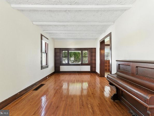 1000 Elmwood Avenue, Sharon Hill PA 19079