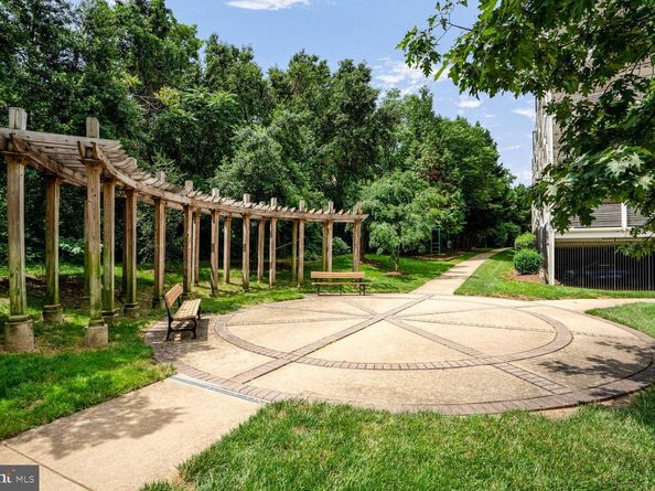 4862 Eisenhower Avenue 373, Alexandria VA 22304