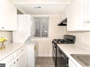 14 Halley Place SE 103, Washington DC 20032