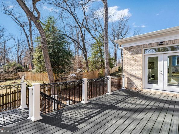 8619 Redwood, Vienna VA 22180