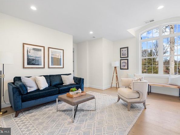 8619 Redwood, Vienna VA 22180