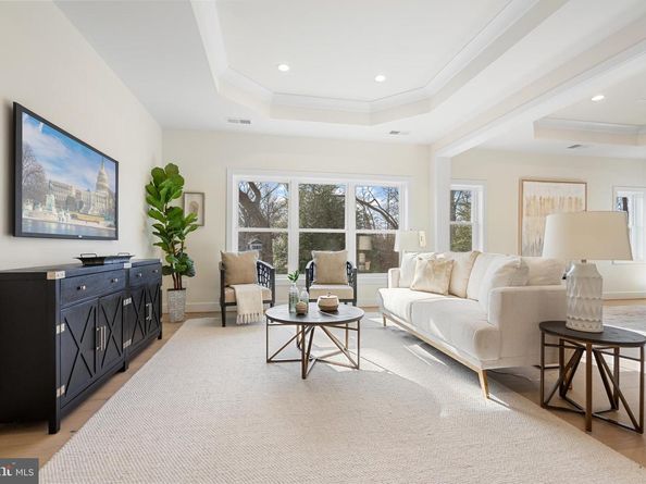 8619 Redwood, Vienna VA 22180