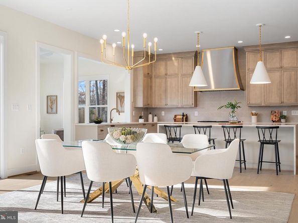 8619 Redwood, Vienna VA 22180