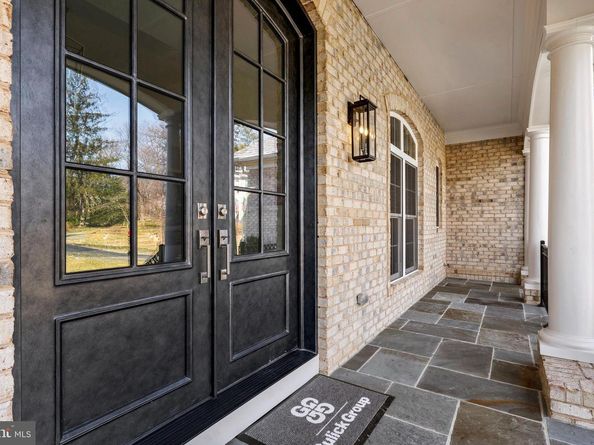 8619 Redwood, Vienna VA 22180