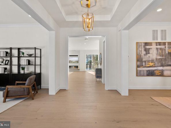 8619 Redwood, Vienna VA 22180