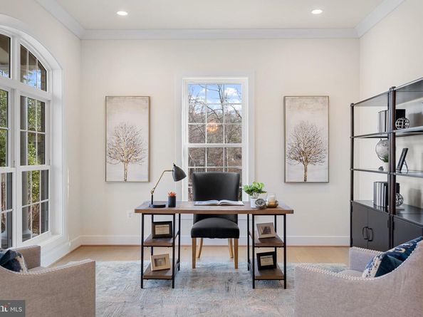 8619 Redwood, Vienna VA 22180