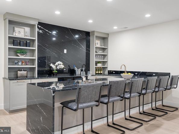 8619 Redwood, Vienna VA 22180