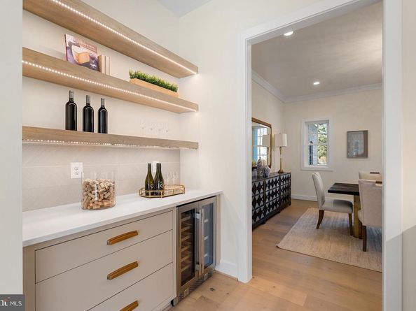 8619 Redwood, Vienna VA 22180