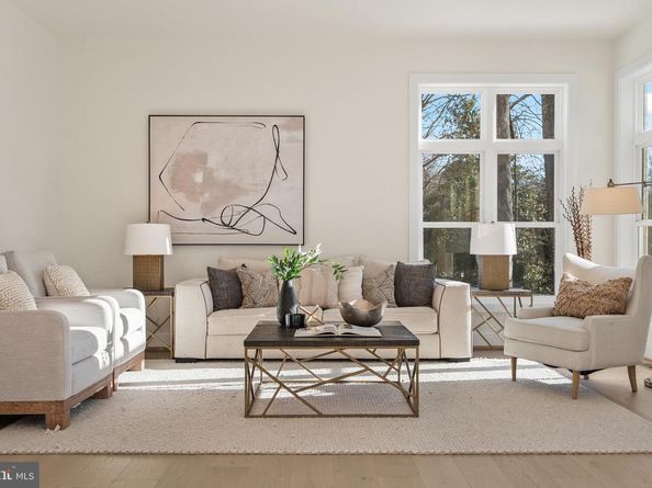 8619 Redwood, Vienna VA 22180