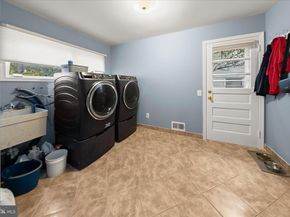 10712 Gainsborough Road, Potomac MD 20854