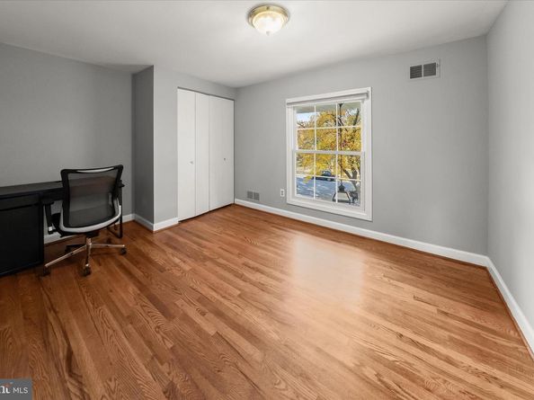 10712 Gainsborough Road, Potomac MD 20854