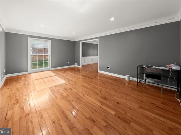 10712 Gainsborough Road, Potomac MD 20854