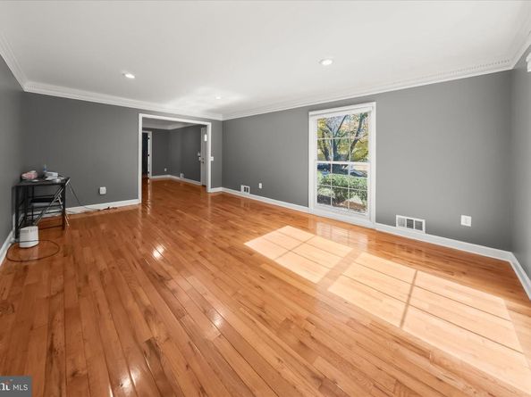 10712 Gainsborough Road, Potomac MD 20854