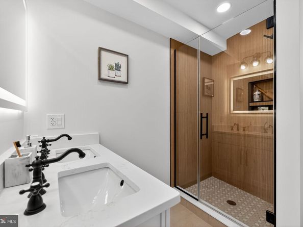 910 Ellsworth Street, Philadelphia PA 19147