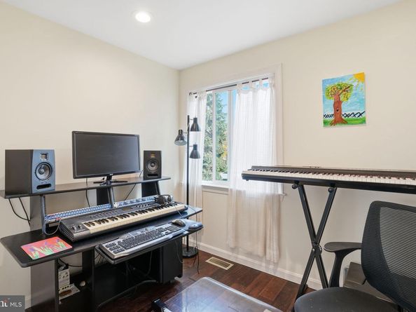 1111 Bicksler Drive, Herndon VA 20170