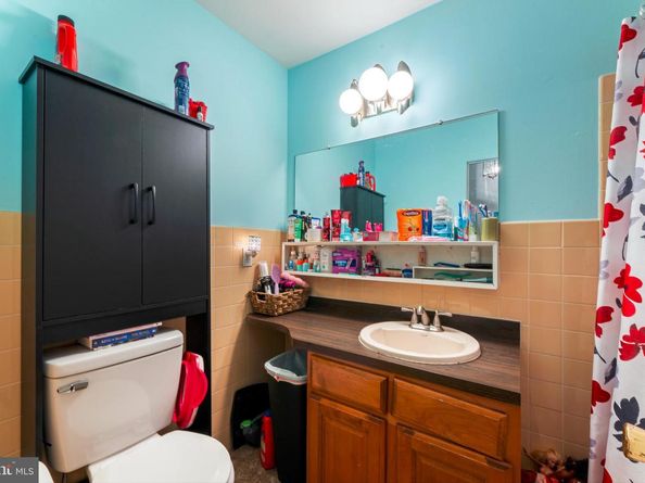 7521 Calvert Street, Philadelphia PA 19152