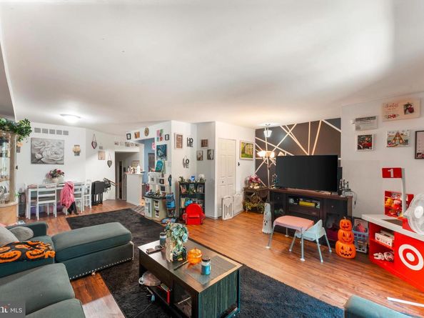 7521 Calvert Street, Philadelphia PA 19152