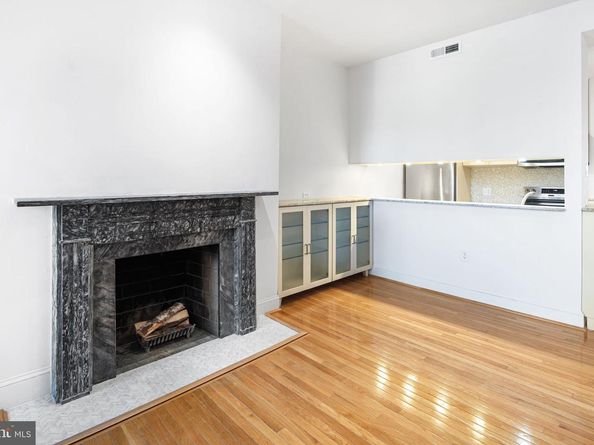 306 S 10TH Street D, Philadelphia PA 19107