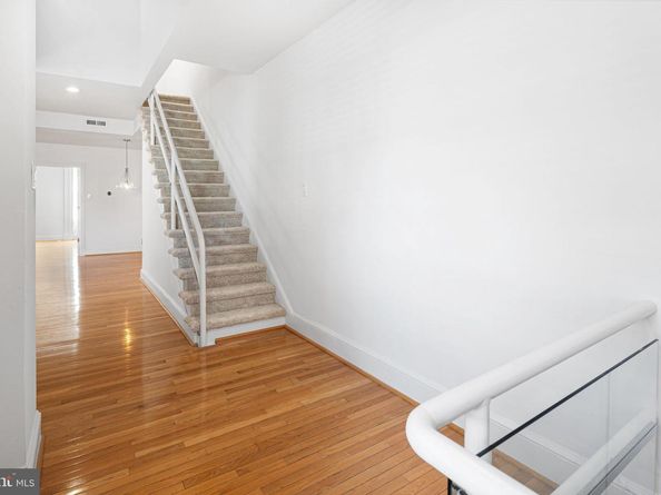 306 S 10TH Street D, Philadelphia PA 19107
