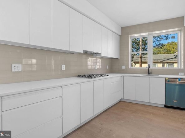 652 Fairmount Avenue, Philadelphia PA 19123