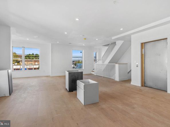 652 Fairmount Avenue, Philadelphia PA 19123