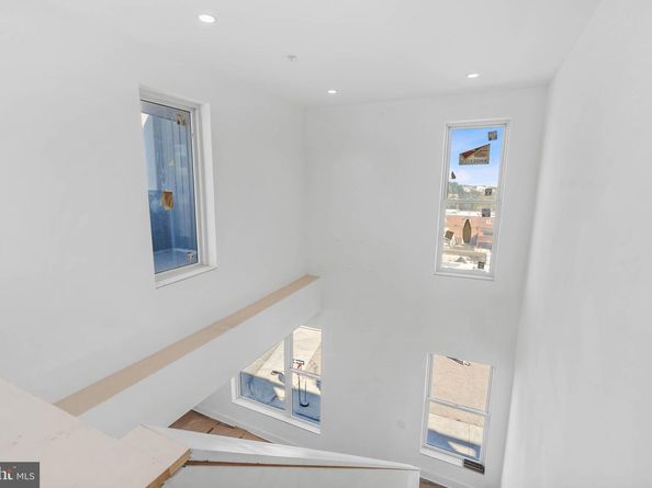 652 Fairmount Avenue, Philadelphia PA 19123