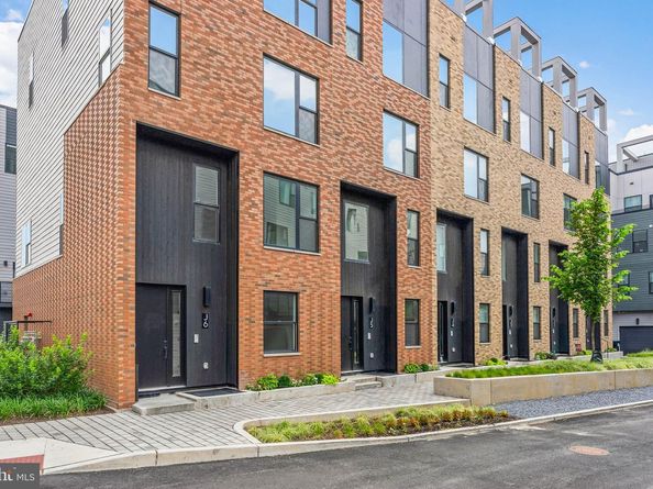 652 Fairmount Avenue, Philadelphia PA 19123